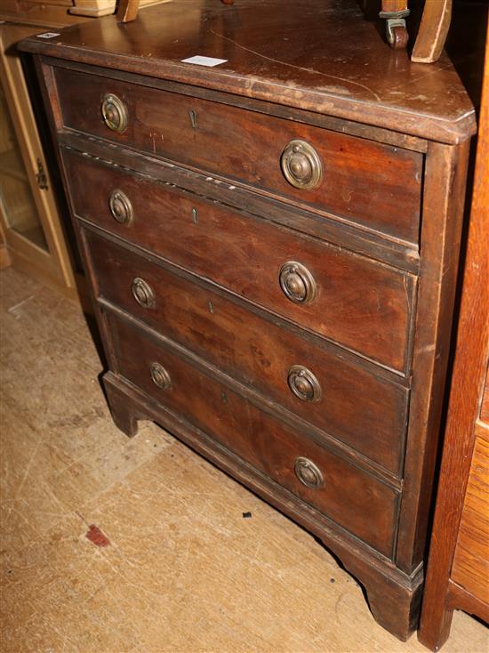 Antique mahogany bachelors chest(-)